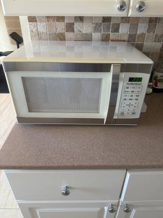 ***Microwave oven*** 1