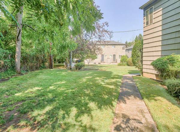 $1,350 / 1br - $300 SAVINGS - Vintage & Pet Friendly + In-Unit Heat, Ample Parking (Hawthorne District)63914853747587124