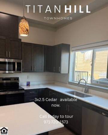 Elevate Everyday Living - Salem Townhomes, 10 Minutes from Downtown! 1