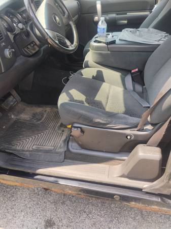 2007 Chevrolet Silverado LT. 4x4 - $2,000 (Madison)63613833724545124