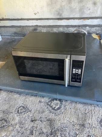 B & D Small Microwave (1-26) 1