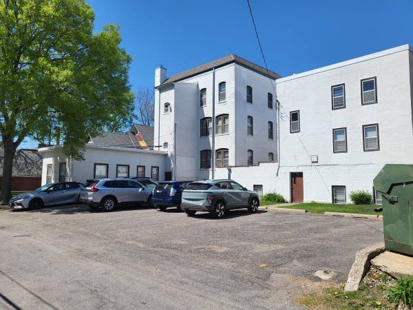 $1,290 / 2br - 725ft2 - 586 Holly Ave // OCTOBER // Hardwood Floors (St Paul -- Crocus/Ramsey Hill/Mitchell Hamline)64003959247233121