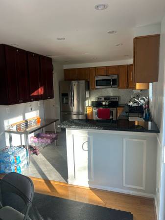 $725 / 1br - Bedroom (Germantown)63896033977603124