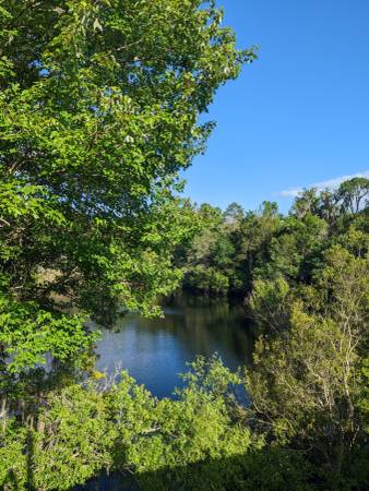 $850 / 1br - 900ft2 - Large 1 Bdrm w Office on LakeFront w/ River Access ,  Peace & Quiet (high springs)63822863966339123