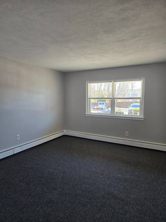 $1,895 / 1br - 700ft2 - North Weymouth King-sized Walk To Beach & Bus Out Front HT/HW Included63817562504067124