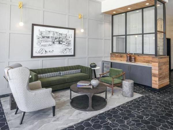 $1,715 / 1br - 612ft2 - Encimeras de cuarzo Polarstone con vetado personalizado (1885 NW Quimby St. Portland, OR 97209)63672671174403123