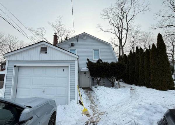 3 bedroom 3 bathrooms house for sale 1