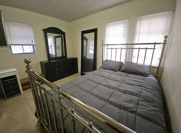 $1,100 Two (2) NORTH MIAMI Huge Room for Rent - August SPECIAL DISCOUNT (North Miami)63379663223299122
