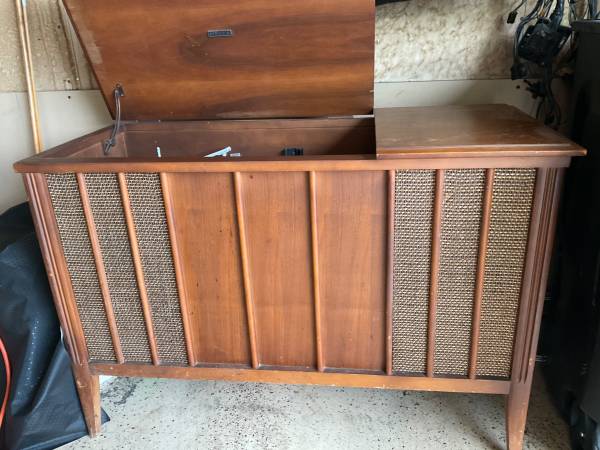 Zenith floor model am/fm phonograph 1