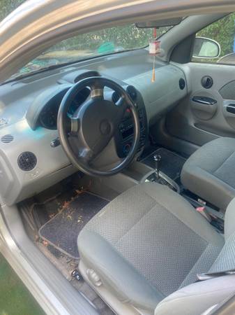 Chevrolet Aveo 2005 carro - $1,500 (Hollis queens)63654714313603124