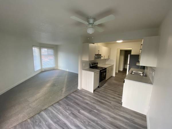 2 bedroom suite!! Central Nanaimo and close to all amenities!