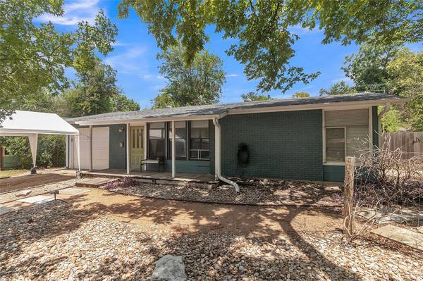 $1,950 / 2br - 840ft2 - 2/1 Home for $1950 near 51st/Mueller! Great Location & Backyard! (51st/Mueller)63922559878531120
