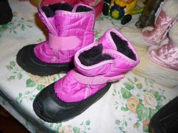 Northside Black and Pink Snow Boots, Size Child 6 1