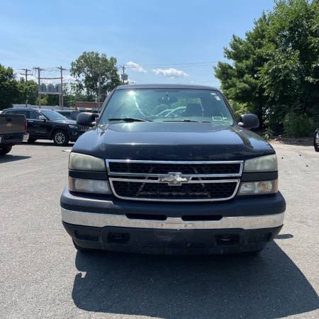 2006 Chevrolet Silverado 1500 Ext Cab 143.5 WB 4WD Work Truck - $2,900 (Merrillville, IN)63469629252097121
