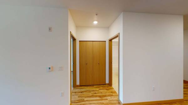 $2,208 / 1br - 771ft2 - Cozy 2nd Floor 1x1 Home with Den and Large Windows Ready Now (Seattle)63948084599298122