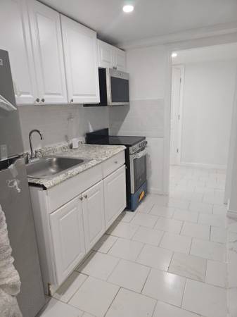 2 bedrooms utilities included
$2,400
                        Bronx 2 bedrooms utilities included
$2,400
                        Bronx