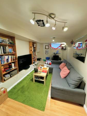 581 CARLAW AVE. BSMT - 2BED/1BATH, PARKING, LAUNDRY 1