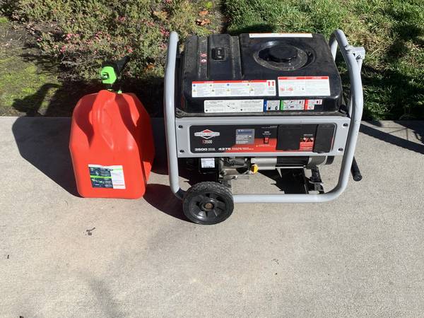 Briggs and Stratton S3500 Generator & Gas Can 1
