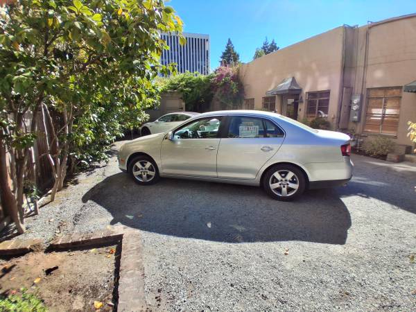 2009 VW SE Sedan Jetta - Confiabilidad/Excelente consumo de gasolina - $3,200 (los altos)63624230628481122