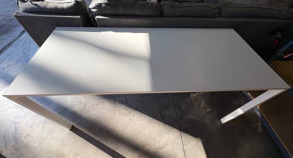 Large table like new 1