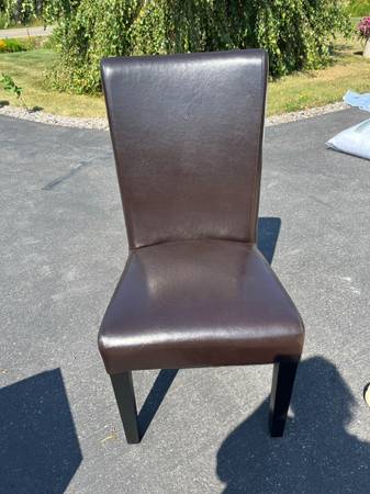 Slipper chair 1