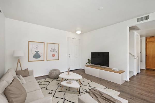 $2,669 / 2br - 1032ft2 - Spacious 2BR Townhome – Feels Like Home! - Apply Today ! (18005 W. Anne's Circle, Los Angeles, CA)63840114568833121