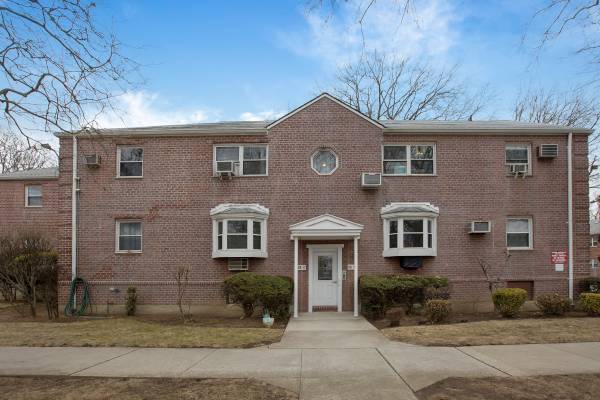 $239,000 / 3br - Rarely Available True 3 Bedroom Co-op Garden Unit! (Howard Beach)64033635540482120