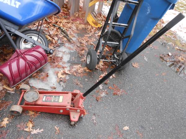 3 Ton floor Jack 1