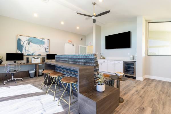 $1,549 / 484ft2 - Spacious Studios at the Best in the West!! (Palmdale Blvd.)63700939313793122