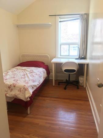 (Immediate/Jan. 1st) Clean furnished room @ Dufferin x College 1