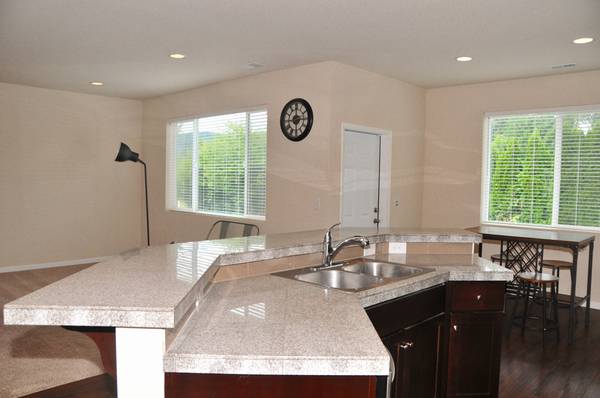 $659,000 / 5br - 2670ft2 - Is this nearly new 5 bedroom3 bath house your new home? It's ready 4 U (Damascus)63956501001218121