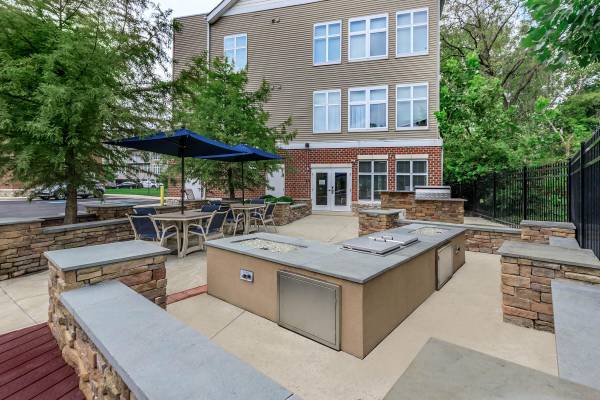 $1,610 / 1br - 480ft2 - Modern Flats w/ Pet-Friendly Perks & Rooftop Views 🐱 (24 C St, Laurel, MD)63694572443521120