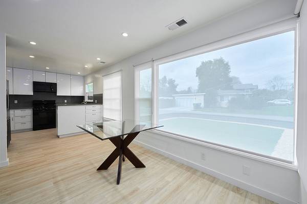 $1,300 / 1br - 1br - 1 bedroom/bathroom Available in Novato (novato)63682814347137121