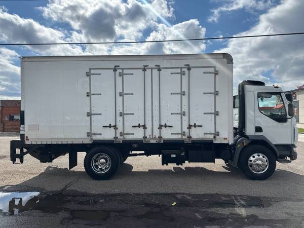 2016 PETERBILT 220 CAMIÓN CERRADO DE 20' CON PLATAFORMA ELEVADORA, AUTOMÁTICO, 335 MIL MILLAS - $26,950 (LA MOTORSPORTS WINDOM, MN)63489911195267124