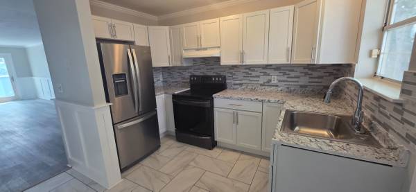 $2,275 / 2br - 1200ft2 - Gorgeous townhouse with whirlpool attached garage and central air! (Bridgeport)64010332381570120