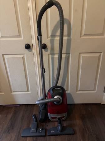 Miele Complete C2 canister vacuum cleaner 1