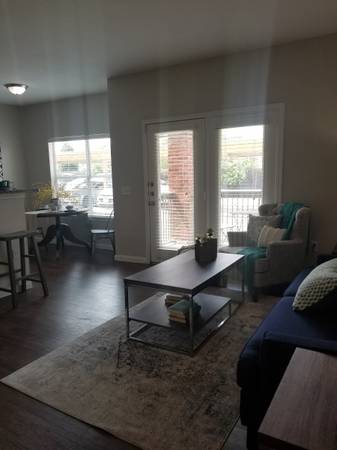 $1,355 / 1br - 696ft2 - Upgraded Cozy 1-Bedroom Available - Apply Today! (Pearland)63924169850370120