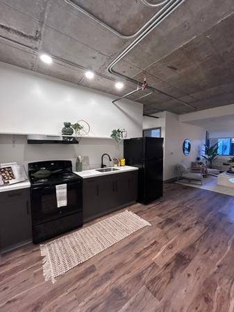 Bright & Clean Studio • All Utilities Paid • Downtown Convenience 1