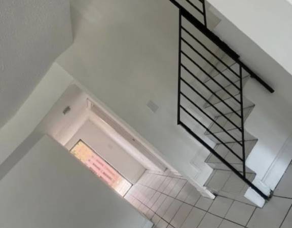 $2,450 / 2br - 1120ft2 - Freshly painted n move in ready, NO HOA, Private yard (davie)63825470597249120