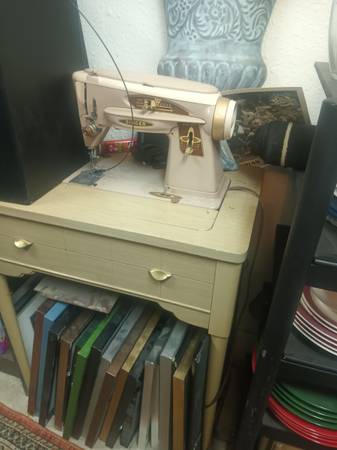 Singer sewing machine. MCM 1