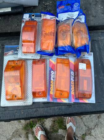 Lot of 8 Amber Lights for Semi Truck / Trailer 1