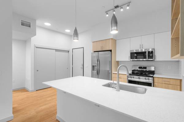 $3,500 / 2br - Pet Friendly, Bike storage, More! Find It All Here @ Stark St Lofts! (SE Portland, Laurelhurst, Buckman)63672601276417124