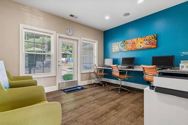 $1,450 / 2br - 800ft2 - ✨ Amplio adosado de 2 dormitorios ✨ (Asheville, NC)64029374747778121
