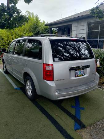 2009 Dodge Grand Caravan SXT - $2500 (Eugene)63470079635459121