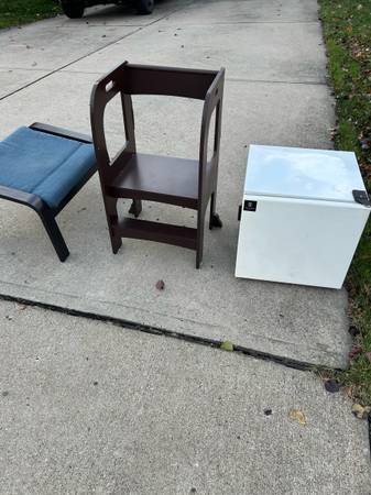 Mini Fridge that works, furniture 1