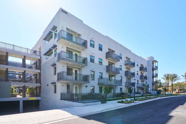 Refrigerator, Guest Parking, Vaulted Ceilings 1