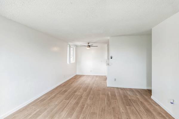 $2,895 / 2br - 1000ft2 - Laundry Facility, Air Conditioning, Sparkling Pool (850 Warwick Ave, Thousand Oaks, CA)63800450441475123
