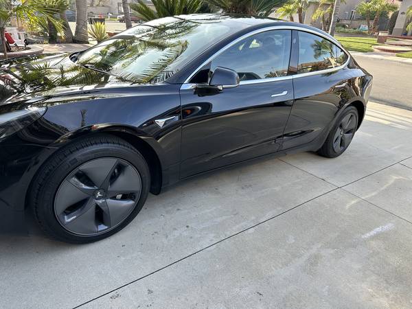2019 Tesla Model 3 no accidents , New tires. 1