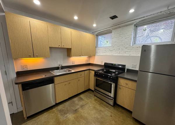$2,800 / 2br - NO FEE> Eastie garden level 2 bed 2 bath. W/D in unit (East Boston)63810013012227120