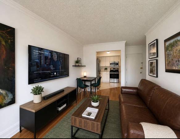 3 BR 2 BATHS_OUTDOOR SPACE_GYM_ELEVATOR_LAUNDRY_NO FEE_PRIME MIDTOWN 1